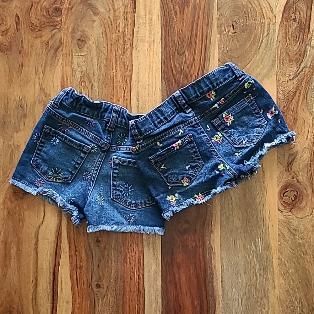 Cat &Jack 3T and 4T girls jean shorts - Picture 2 of 2